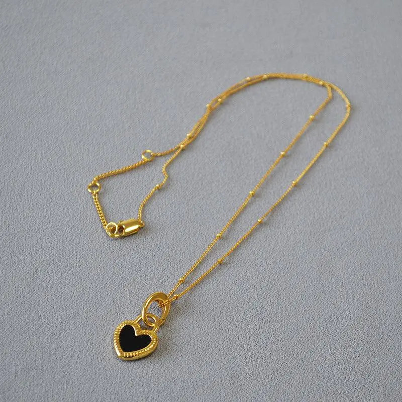 Collana con cuore bianco e nero in oro
