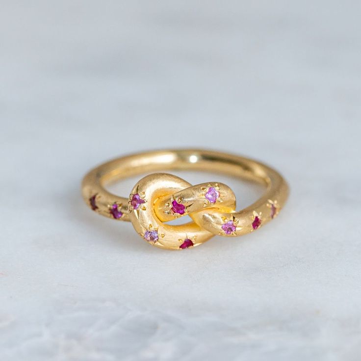 Anello Celestiale d'Oro Annodato Rosa Vintage