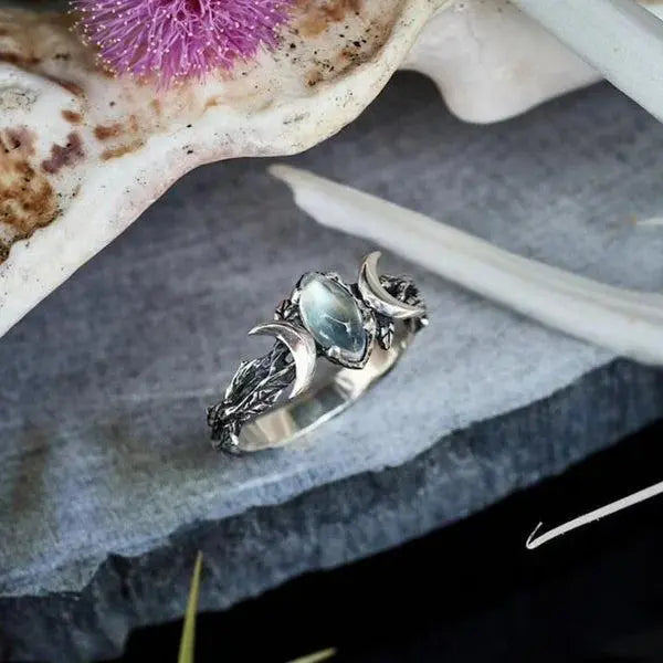 Anello con Pietra Preziosa a Doppia Luna Crescente