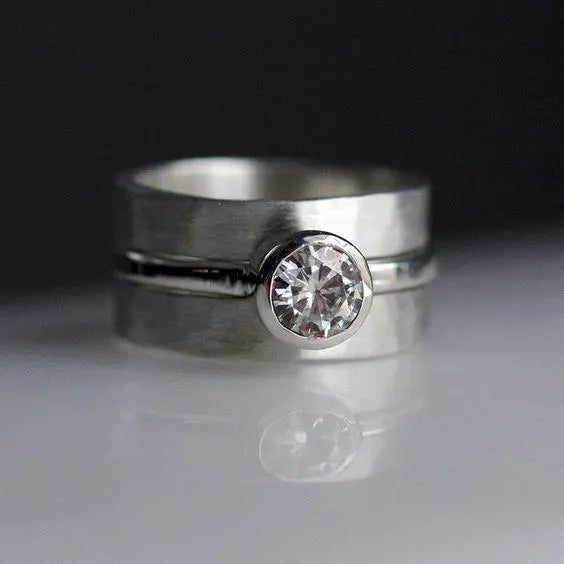 Anello d'argento con zirconi vintage