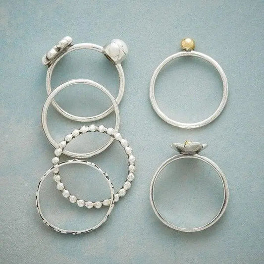 Collana con fiore, perle e anello
