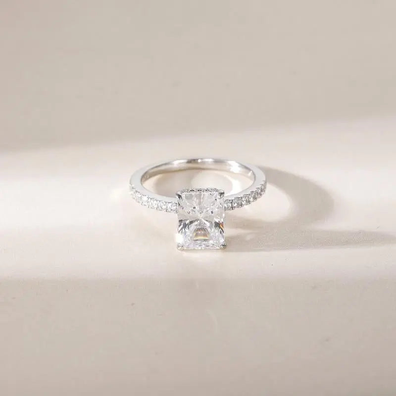 Anello Solitario Radiant Lumina