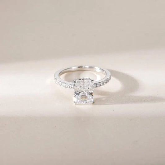 Anello Solitario Radiant Lumina