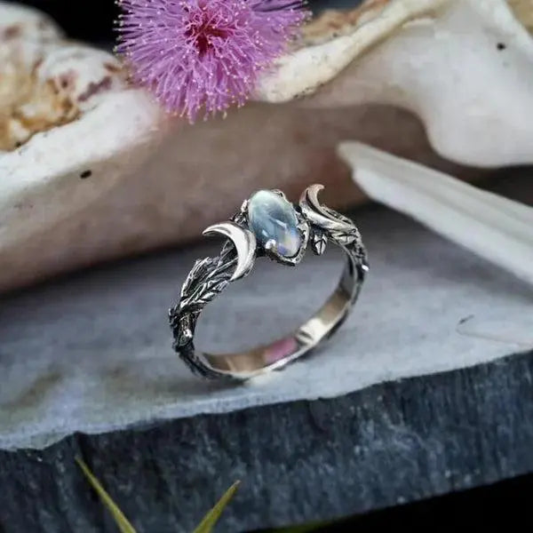 Anello con Pietra Preziosa a Doppia Luna Crescente