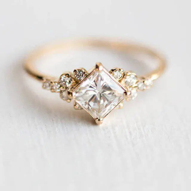 Anello di lusso con zirconia cubica in oro e argento