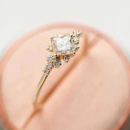 Anello di lusso con zirconia cubica in oro e argento