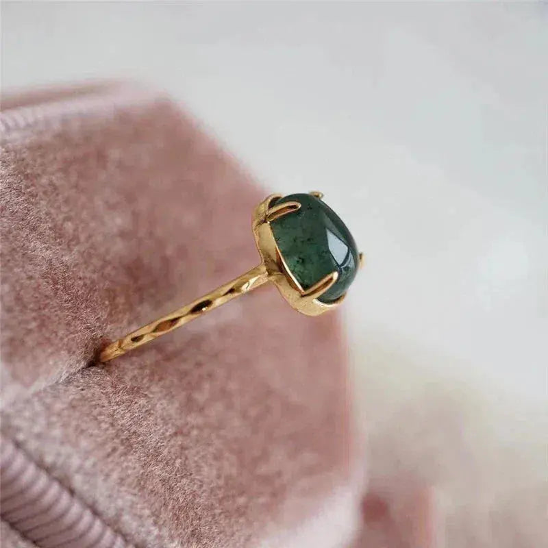 anello di lusso a goccia d'acqua verde in oro