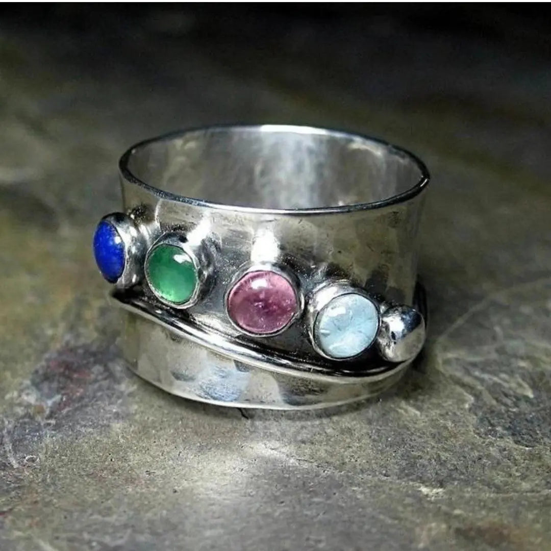 Anello con pietra portafortuna