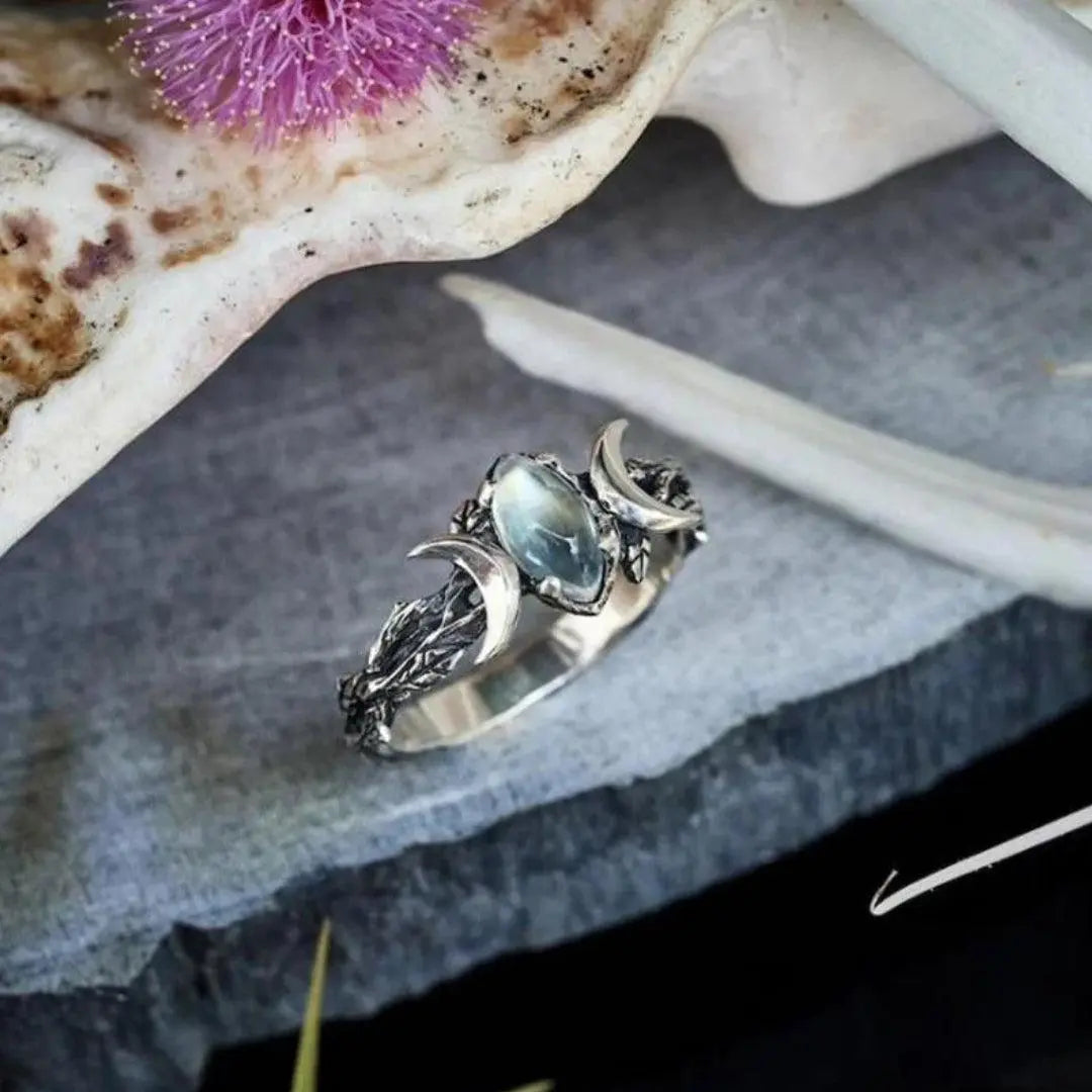 Anello con Pietra Preziosa a Doppia Luna Crescente