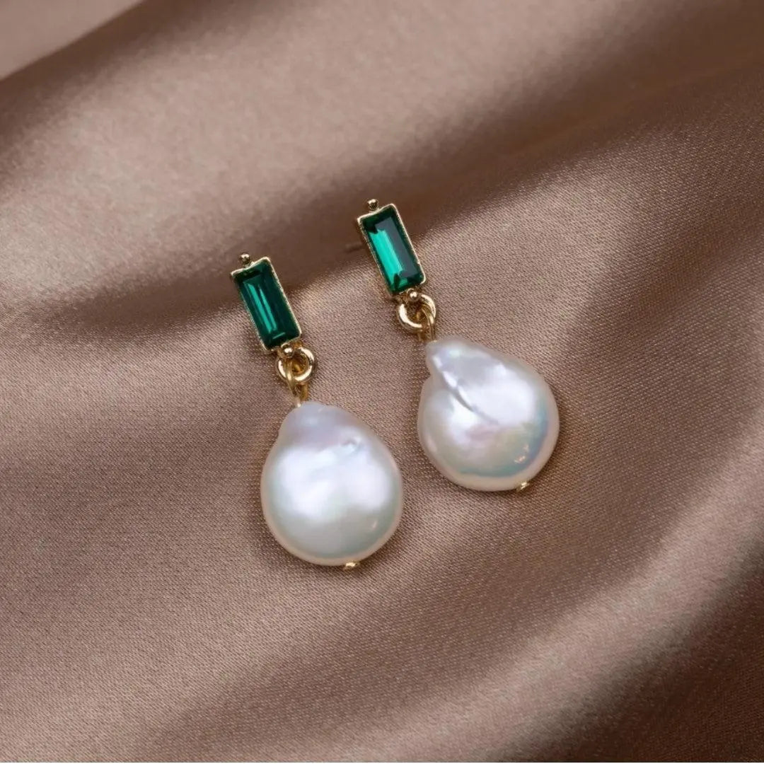Orecchini di lusso con perle e zirconia verde in oro