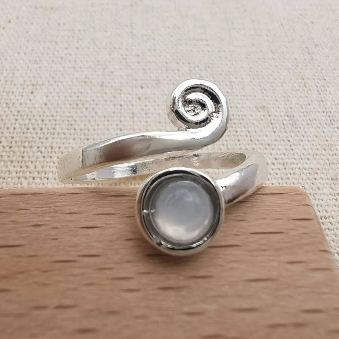 Anello a spirale con pietra di lune vintage