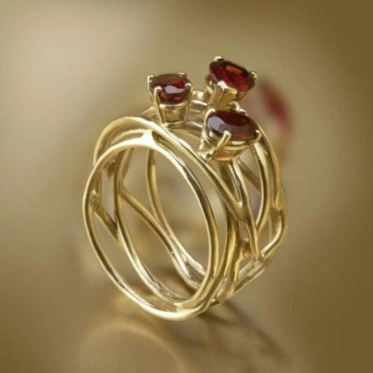 Anello sottile d'oro con zirconia rossa vintage