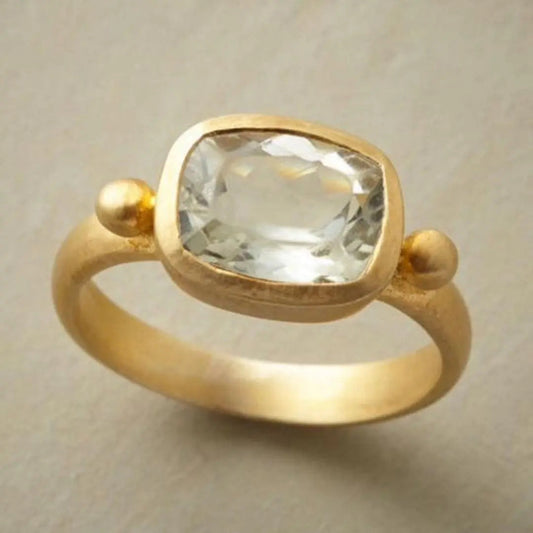 Anello d'oro vintage in vetro bianco