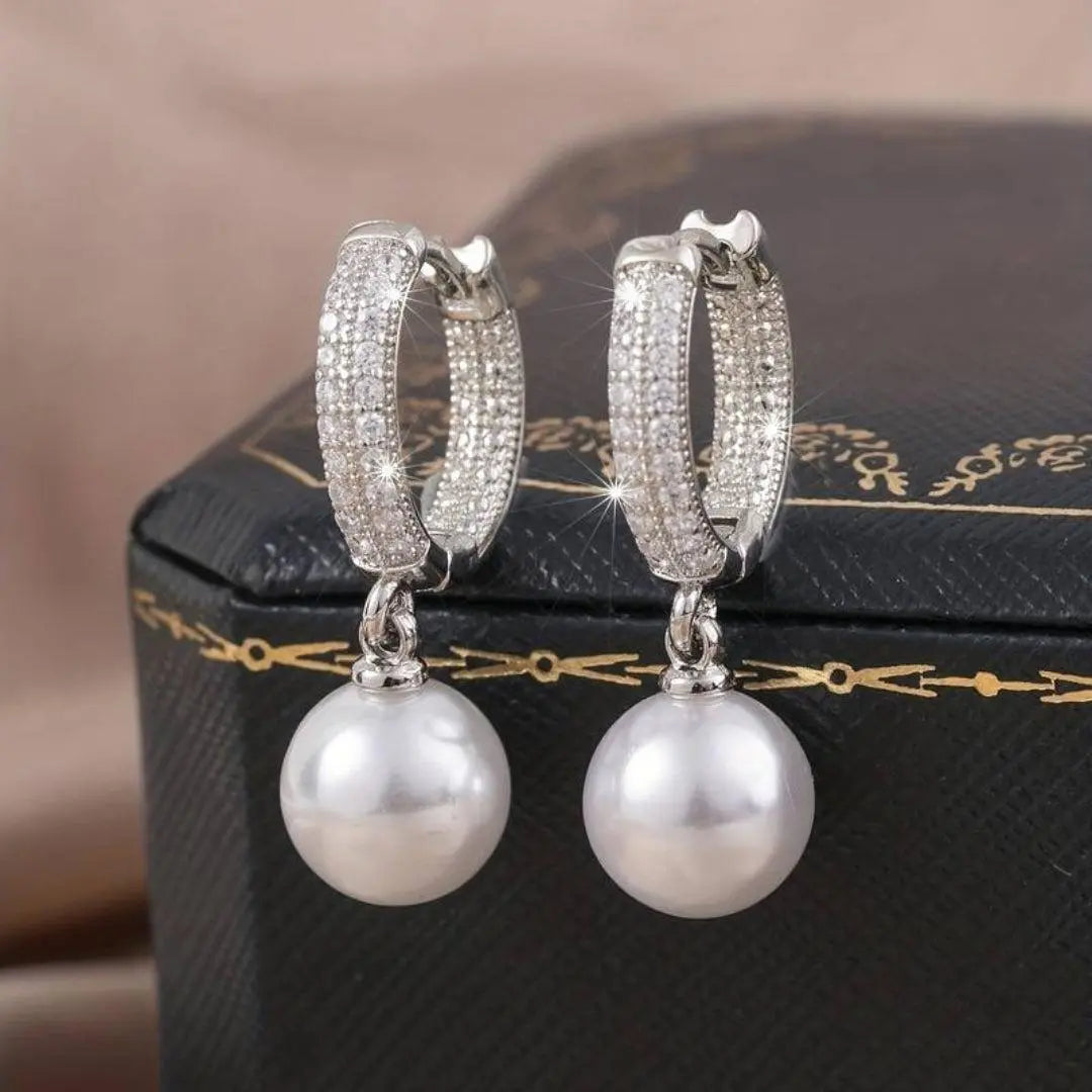 Orecchini eleganti con perle lucenti in argento