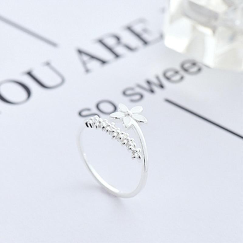 Anello regolabile in argento sterling 925 con motivo di fiori selvatici smaltati a mano