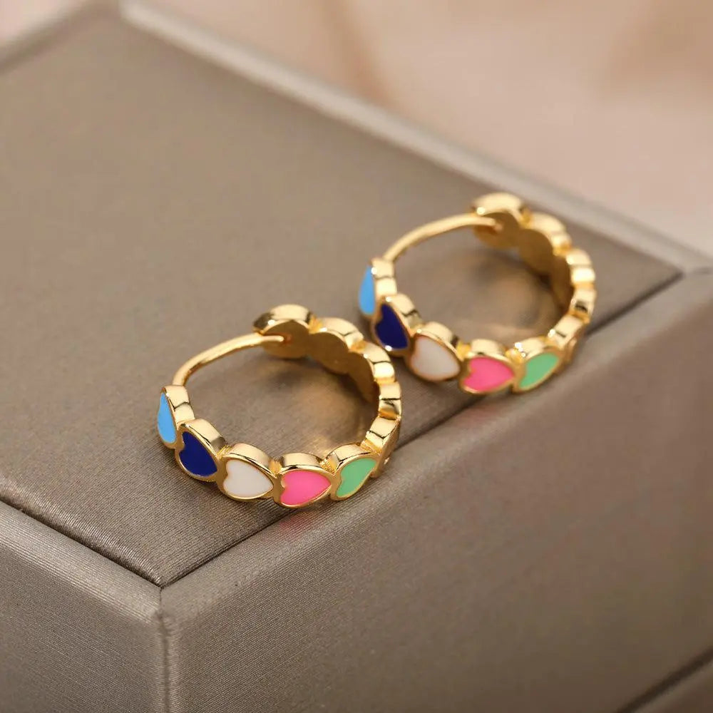 Orecchini Minimalisti con Cuori Multicolore in Oro