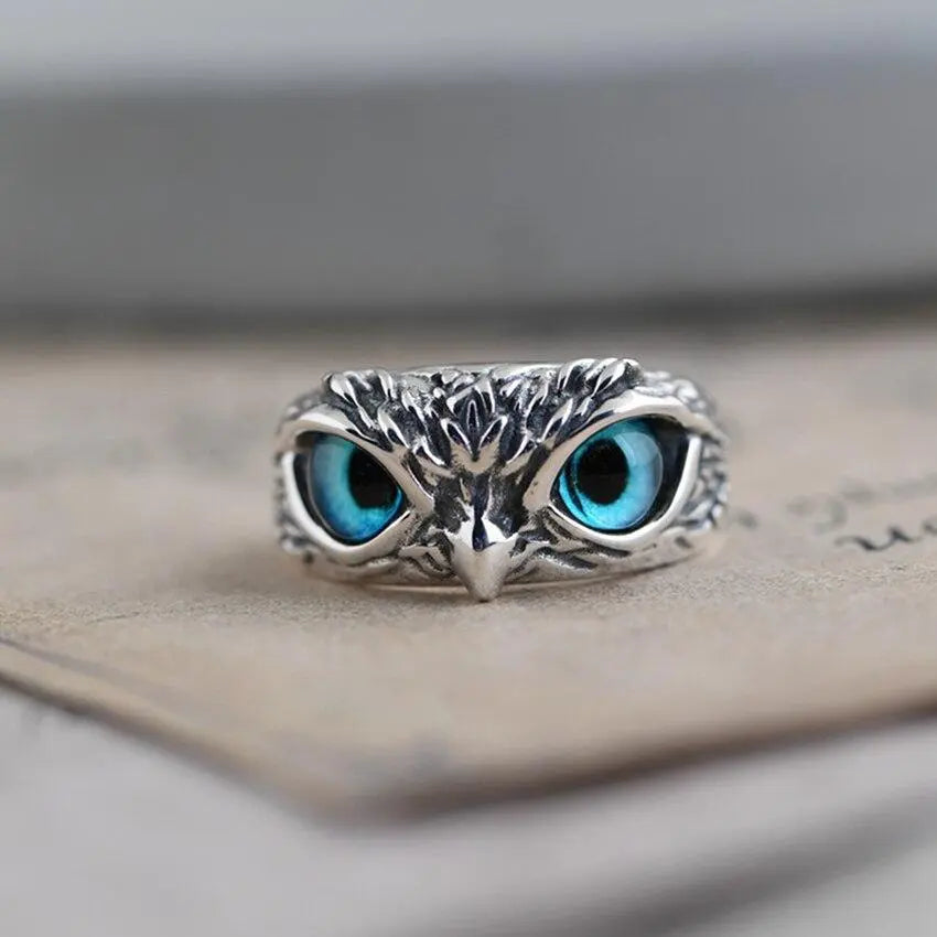 Anello regolabile con civetta portafortuna in argento e opale