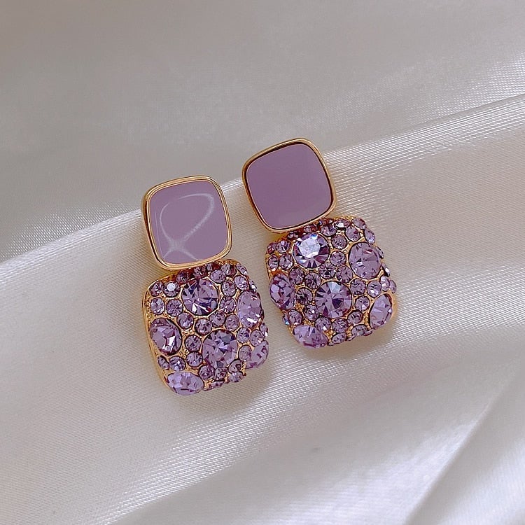 Orecchini di lusso viola con incastonatura in zirconia