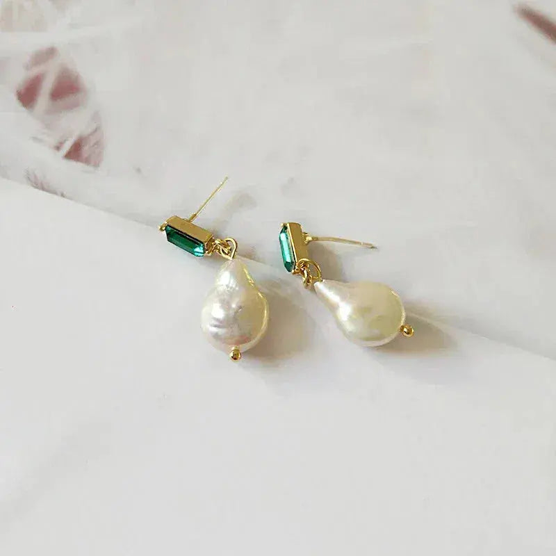 Orecchini di lusso con perle e zirconia verde in oro