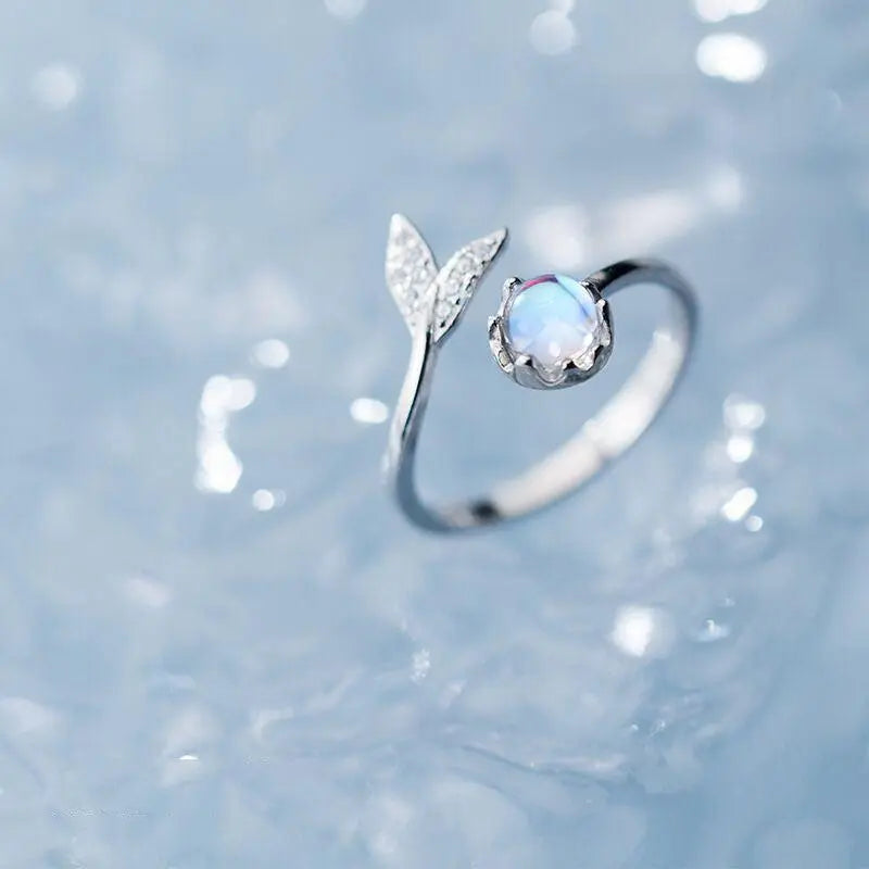 Anello regolabile con coda di delfino in argento sterling e zirconia blu