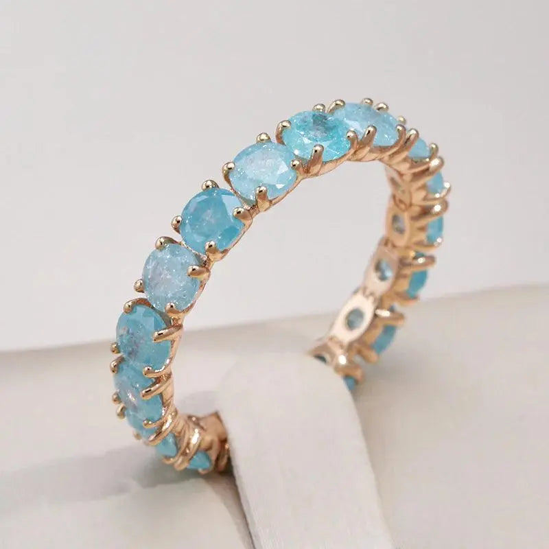 Anello con pietra rotonda in oro