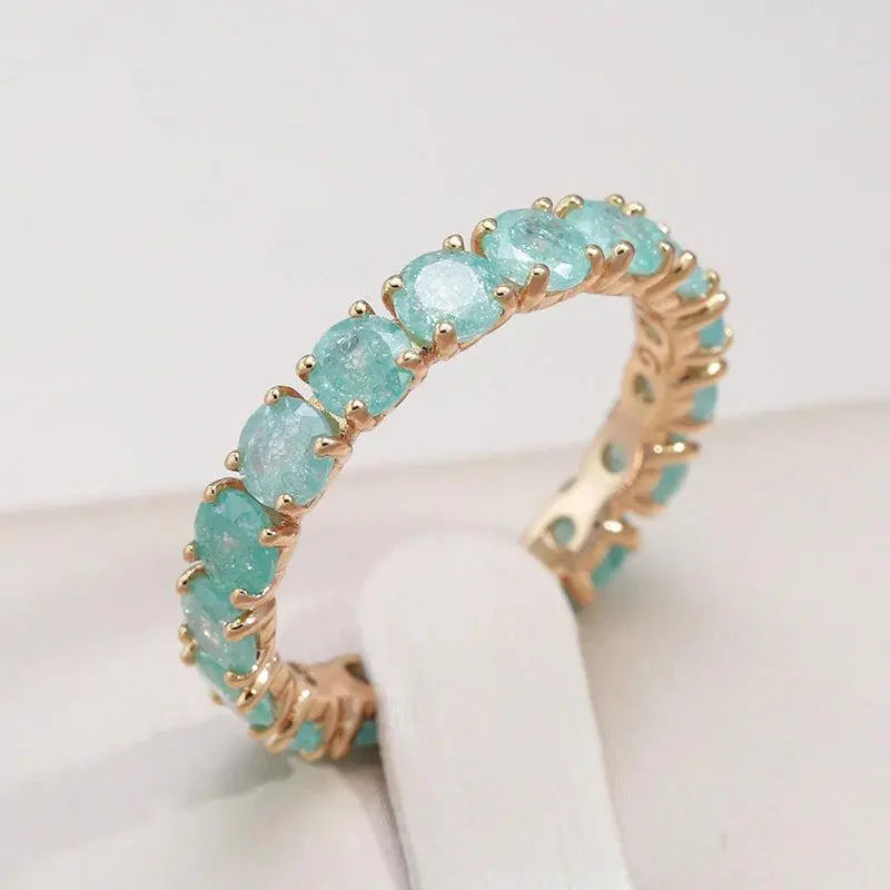 Anello con pietra rotonda in oro