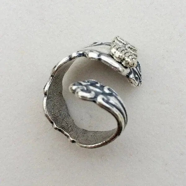 Anello con cucchiaio oscillante regolabile a forma di civetta