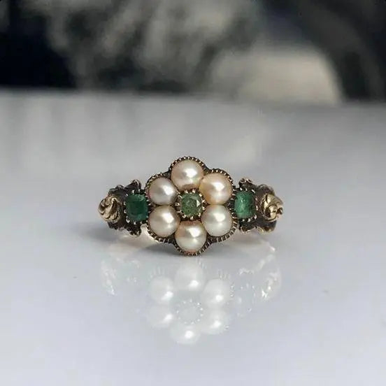 Anello di fiori con perline verde vintage