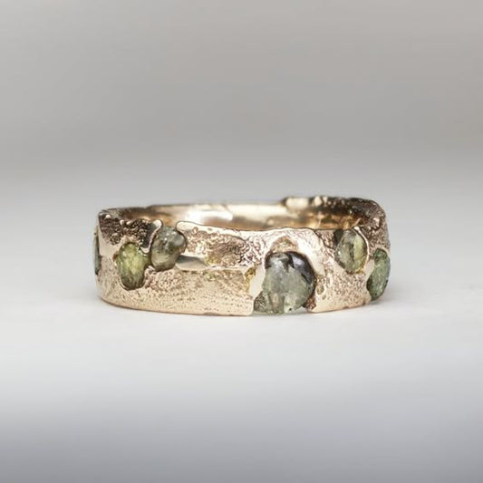 Anello d'oro forg colonializzato verde vintage