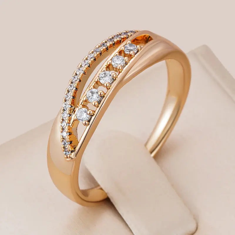 Anello con zirconia incrostata in oro