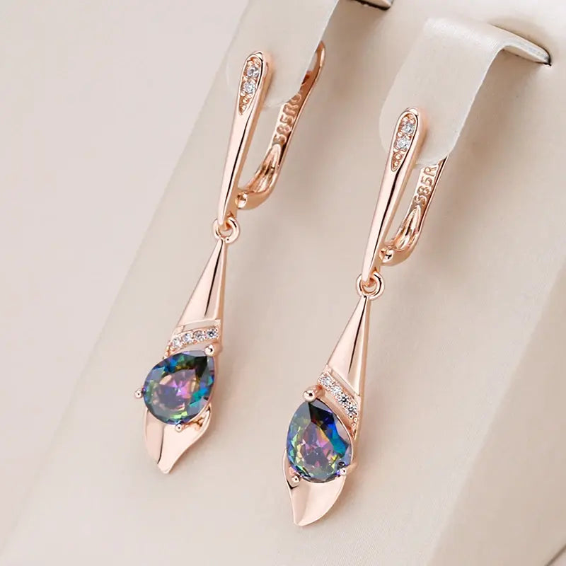 Orecchini pendenti con cristalli multicolore in oro