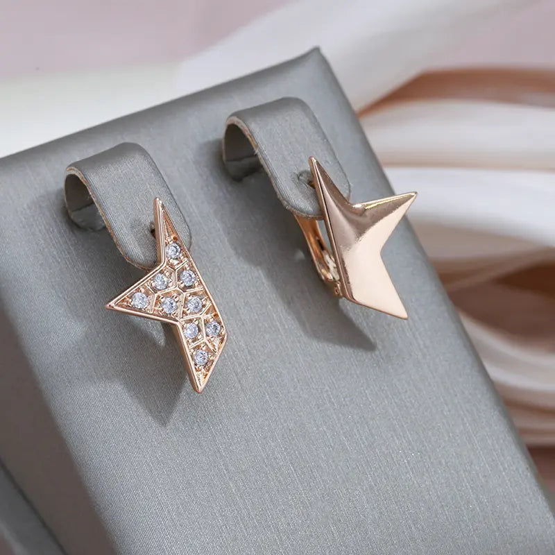 Orecchini eleganti a stella scintillante in oro e zirconia
