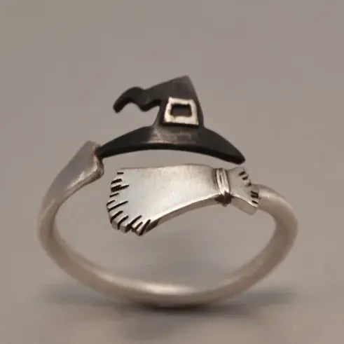 Anello regolabile a forma di cappello da strega in argento