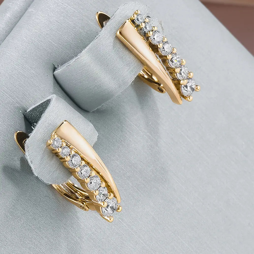 Orecchini eleganti con zirconi incastonati