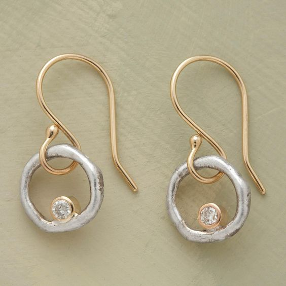 Orecchini vintage in oro con cerchio in argento e zirconi