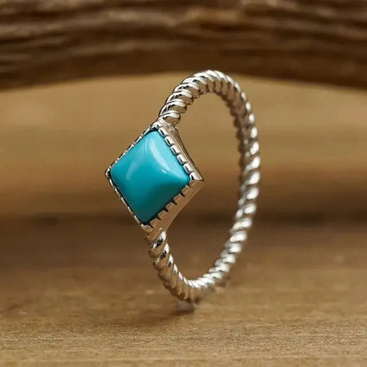 Anello intrecciato in turchese con finiture in argento vintage