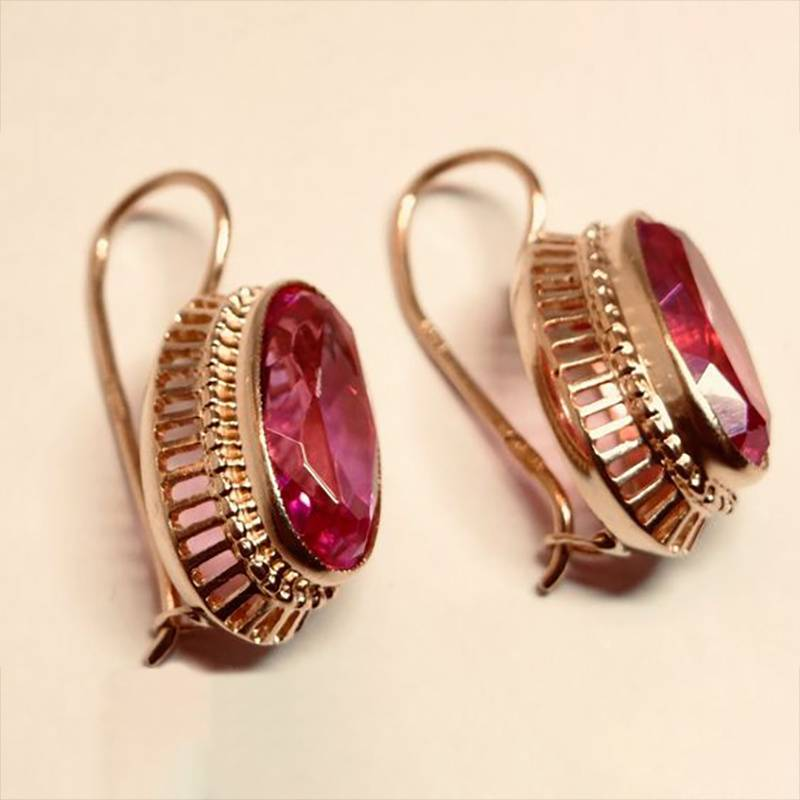 Orecchini vintage in oro rosa con bellissimi cristalli rossi