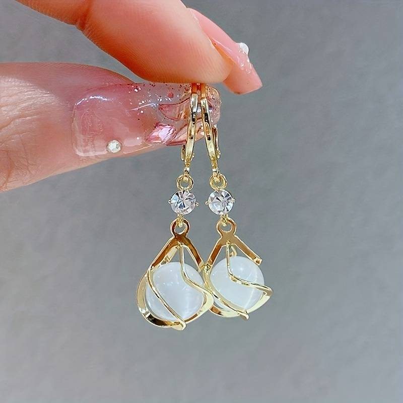 Orecchini pendenti d'oro con opale bianco vintage