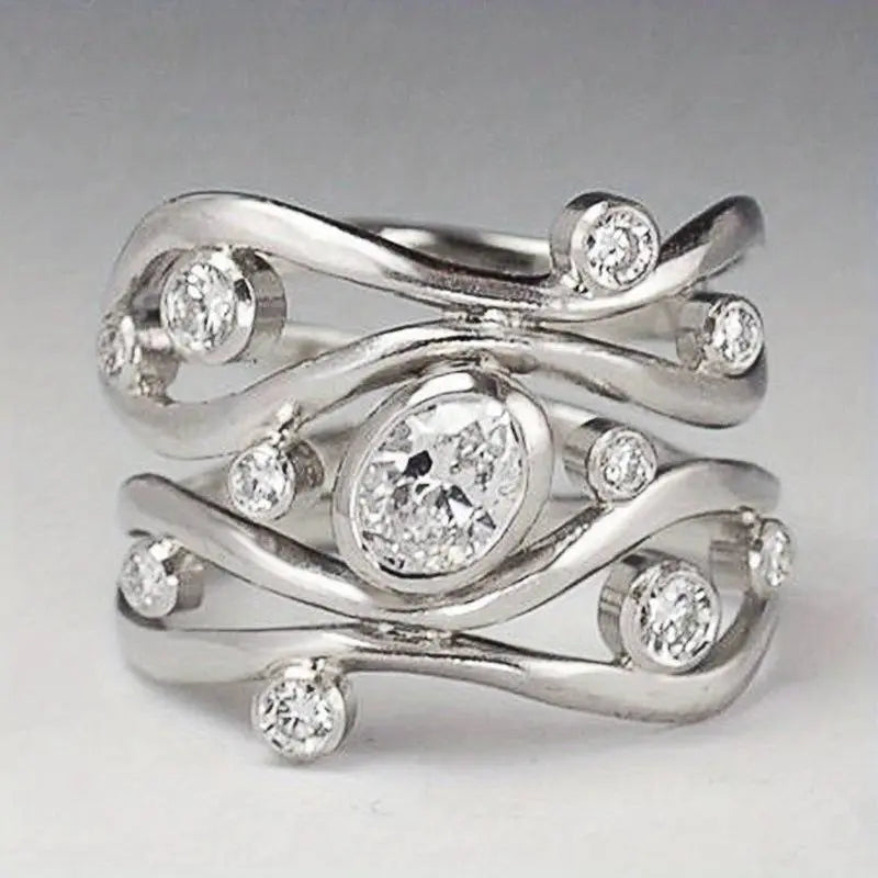 Anello in Argento Vintage con Zirconia Irregolare