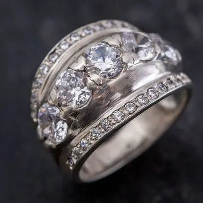 Anello vintage luminoso in argento
