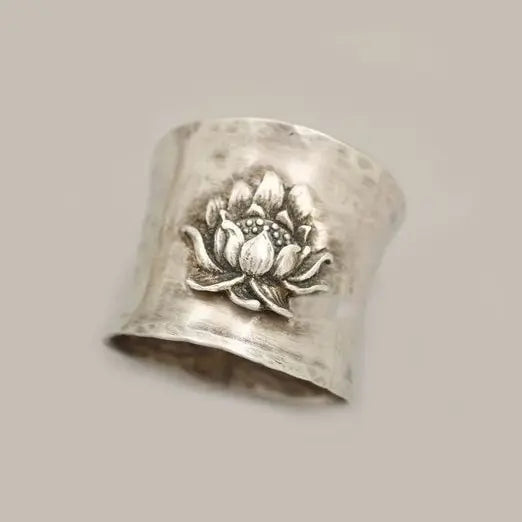 Anello Vintage in Argento con Fiore di Loto