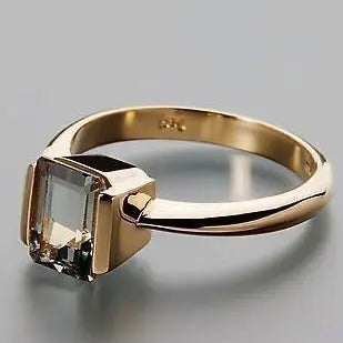 Anello d'oro in vetro quadrato