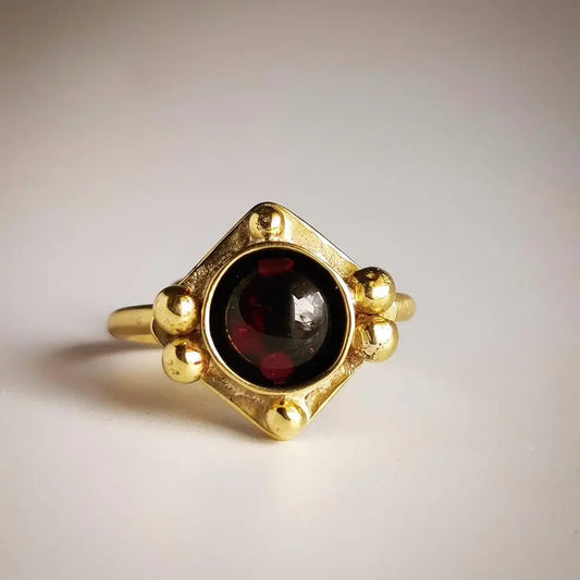 Anello vintage in cristallo rosso in oro