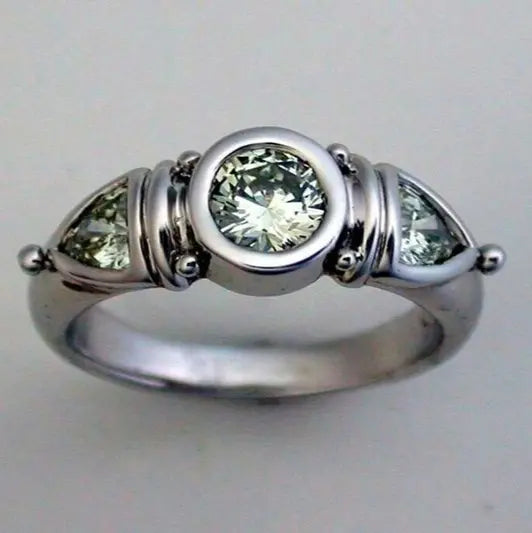 Anello con cristallo verde in argento vintage