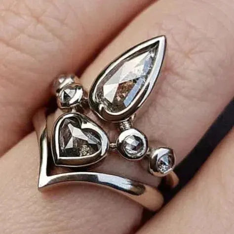 Anello d'argento vintage a forma ovale con cristallo