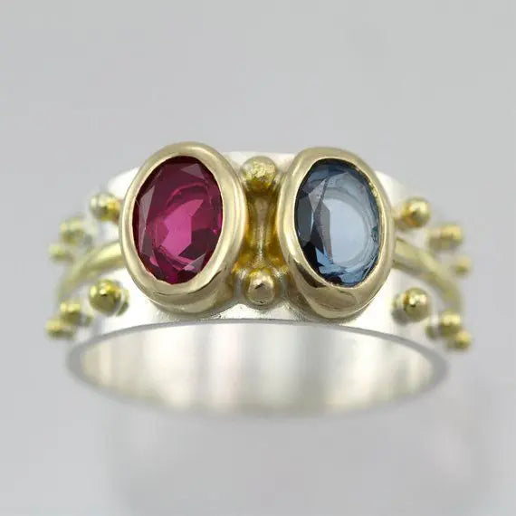 Anello vintage con cristalli blu e rosso