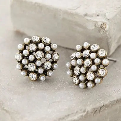 Orecchini vintage tondi con perle incastonate