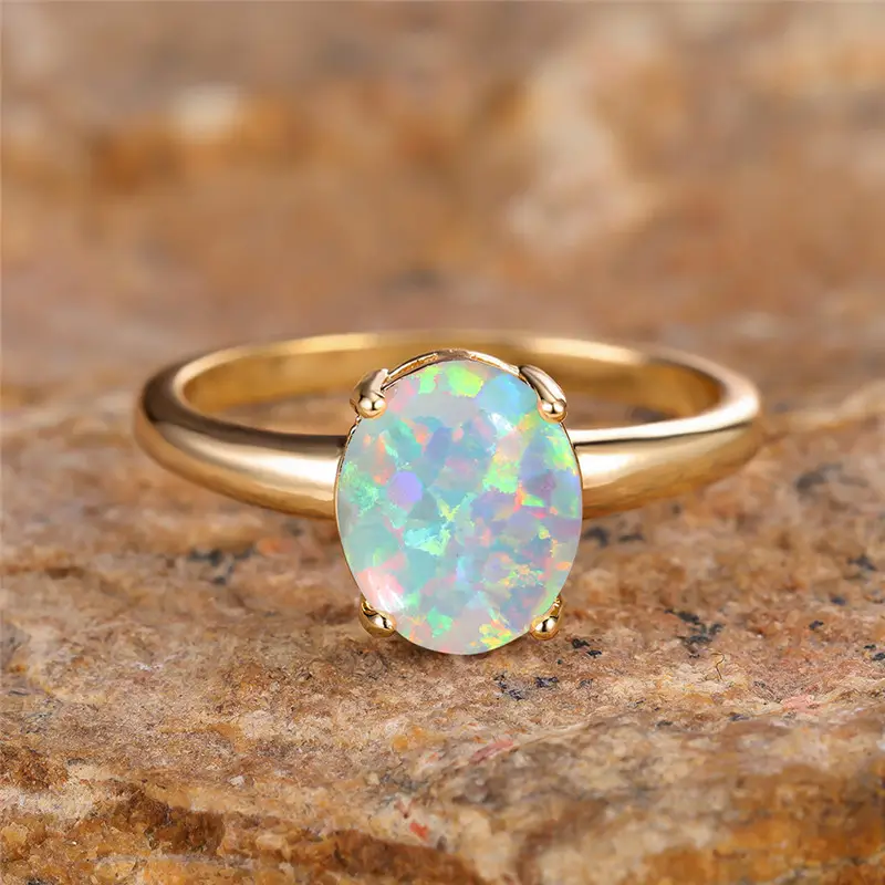 Anello d'oro con opale vintage