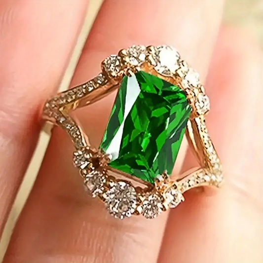 Anello con zirconi e cristallo verde prato