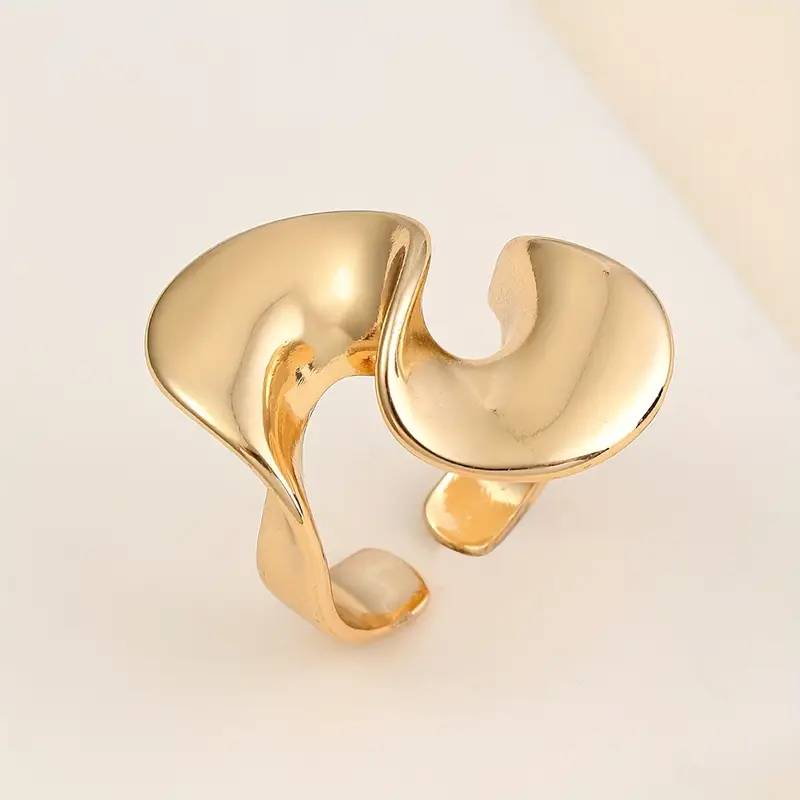 Anello d'oro irregolare